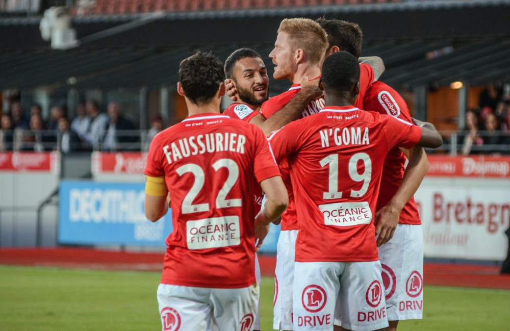  法甲黑马布雷斯特爆冷击败朗斯  